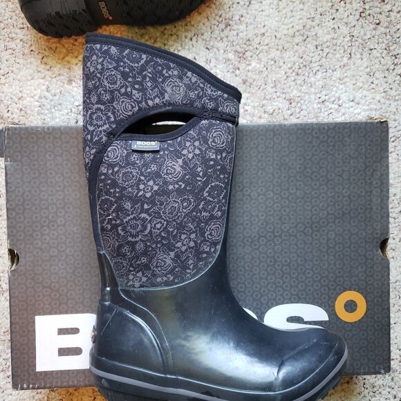 Bogs boots size 7 black floral like new - Picture 1 of 5